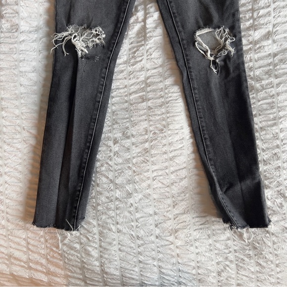 Levi’s 711 skinny jeans in dark grey. - Picture 4 of 6